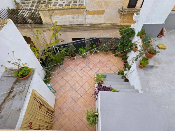 casa indipendente in vendita a Parabita