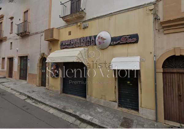 locale commerciale in vendita a Parabita