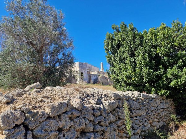 casa indipendente in vendita a Parabita