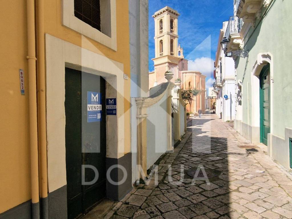 locale commerciale in vendita a Parabita