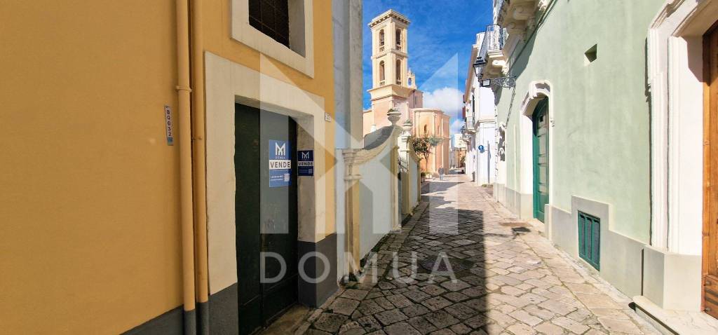 locale commerciale in vendita a Parabita