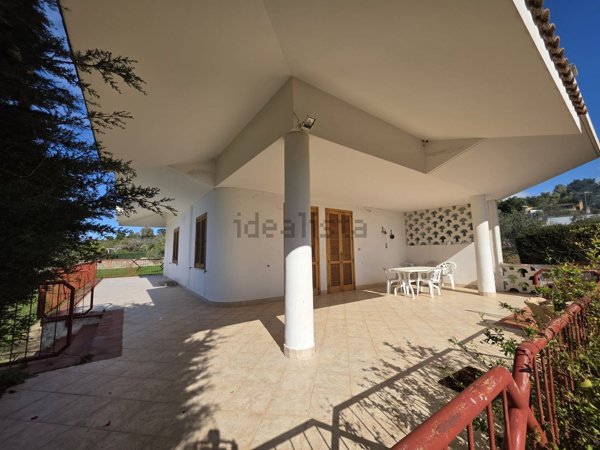 casa indipendente in vendita a Parabita