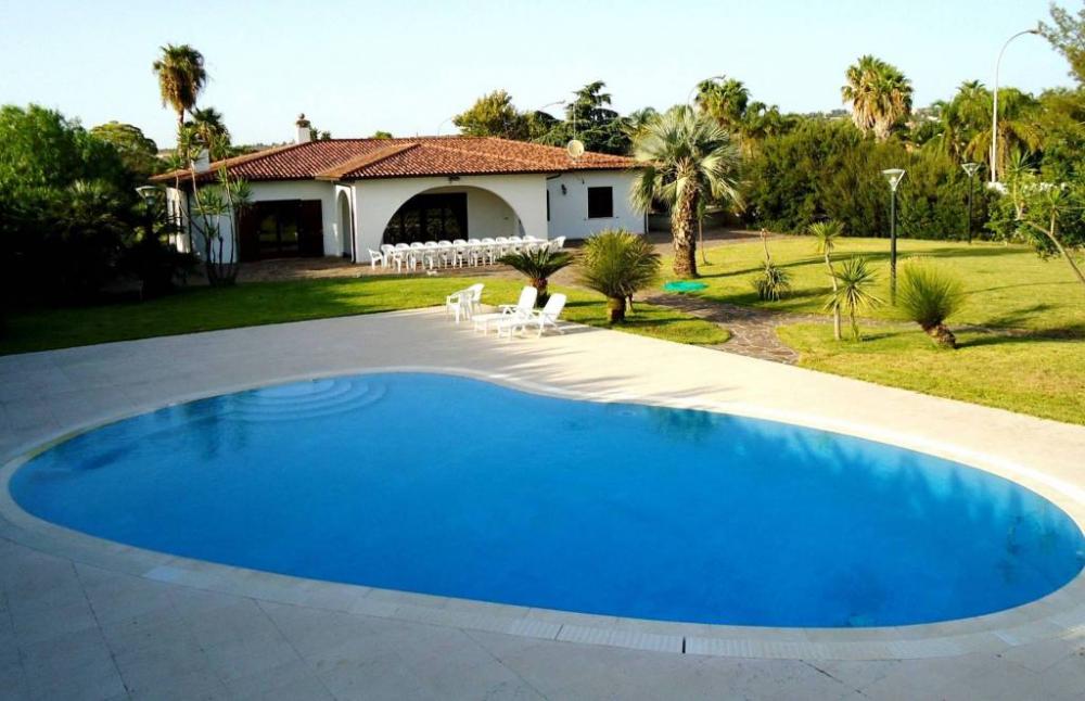 casa indipendente in vendita a Parabita