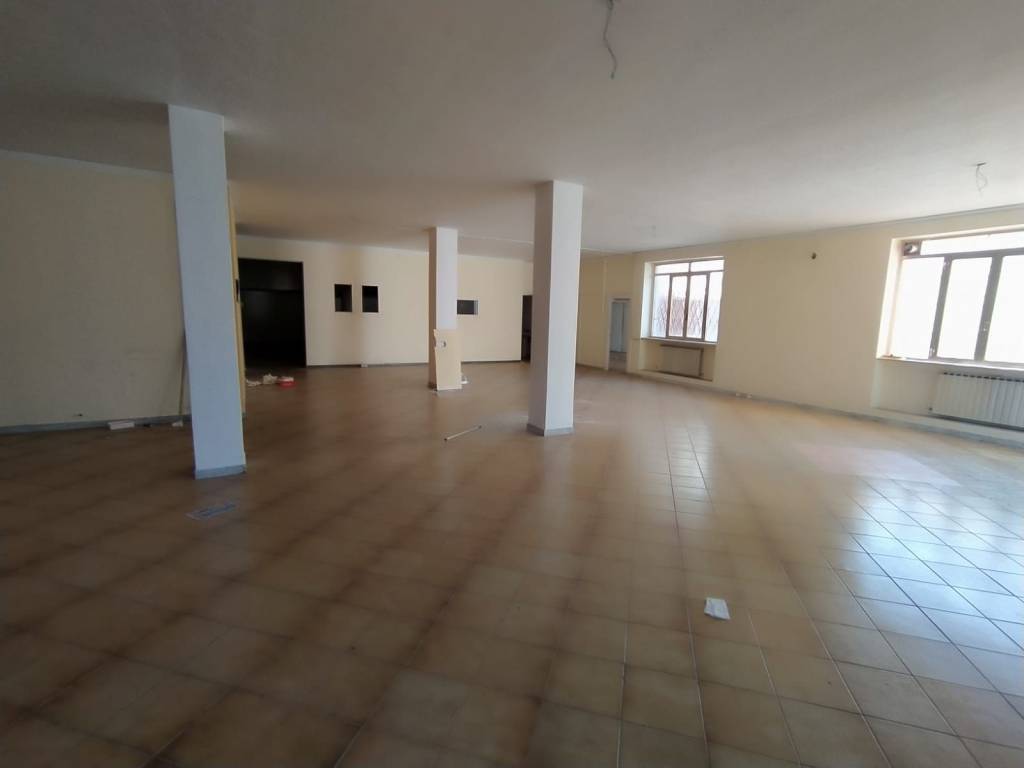 locale commerciale in vendita a Parabita