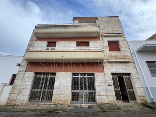 casa indipendente in vendita a Parabita