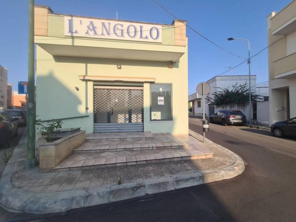 negozio in vendita a Parabita