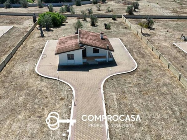 casa indipendente in vendita a Parabita