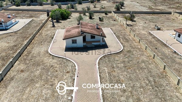 casa indipendente in vendita a Parabita