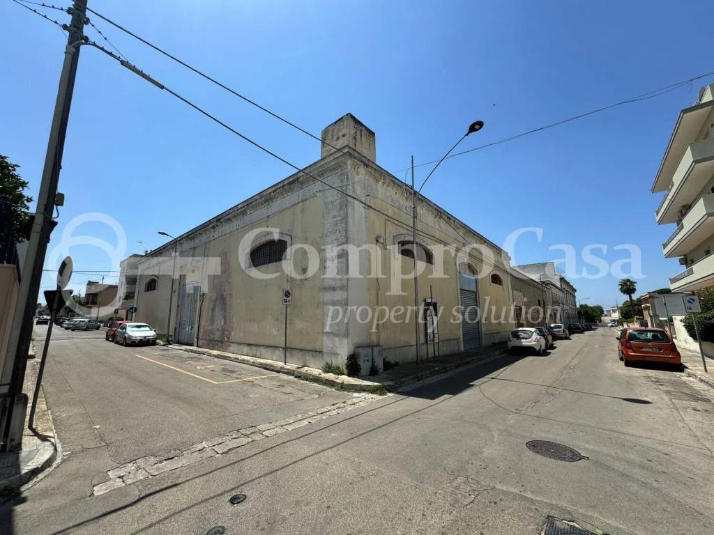 negozio in vendita a Parabita