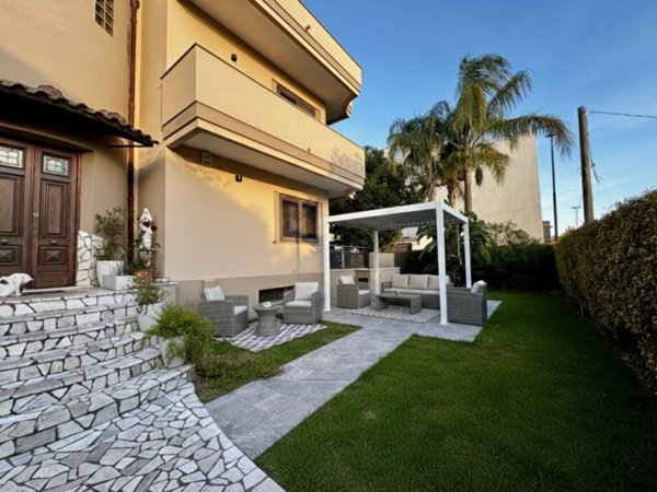 casa semindipendente in vendita a Parabita