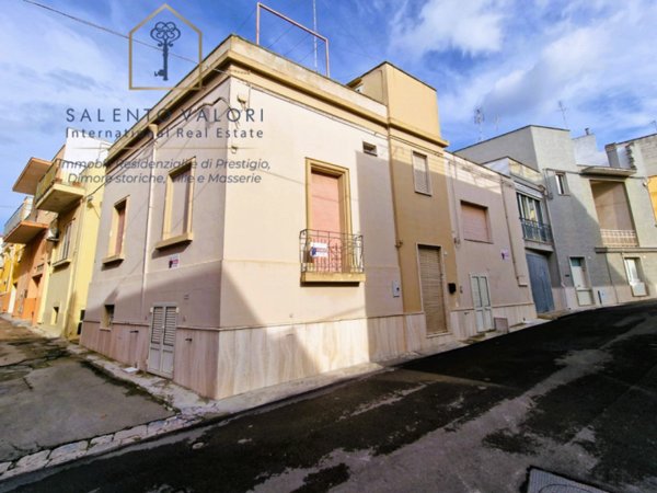 casa indipendente in vendita a Parabita