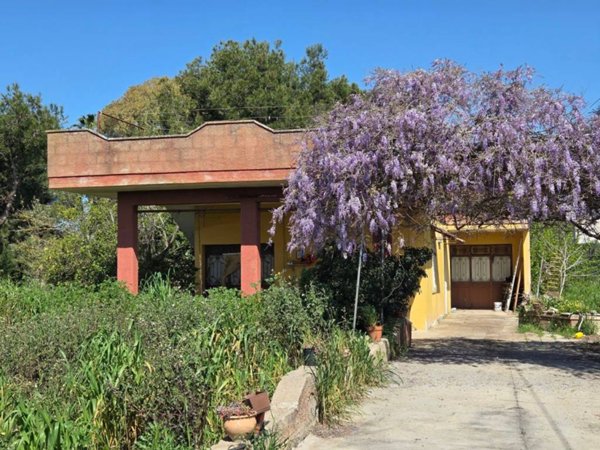 casa indipendente in vendita a Parabita