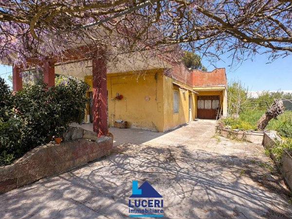 casa indipendente in vendita a Parabita