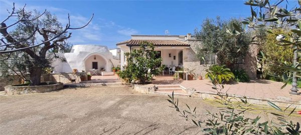 casa indipendente in vendita a Parabita