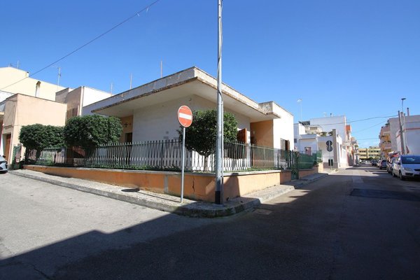 casa indipendente in vendita a Parabita