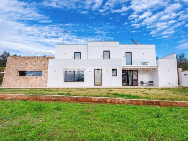 casa indipendente in vendita a Parabita