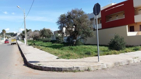 terreno edificabile in vendita a Parabita