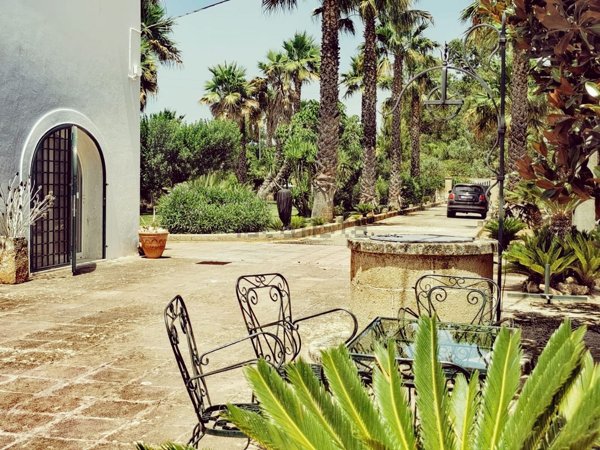 casa indipendente in vendita a Parabita