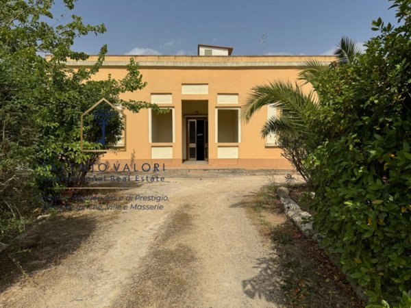 casa indipendente in vendita a Parabita