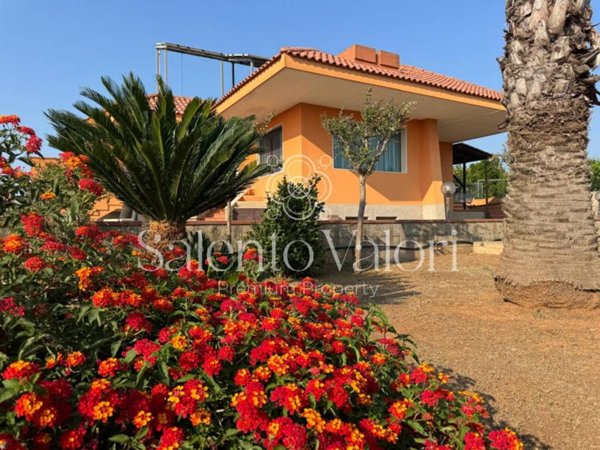 casa indipendente in vendita a Parabita