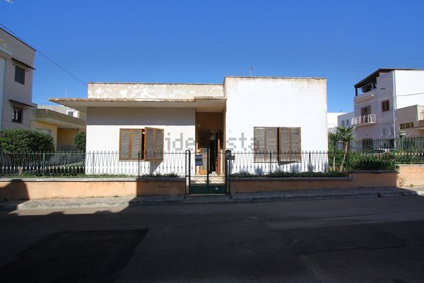 casa indipendente in vendita a Parabita