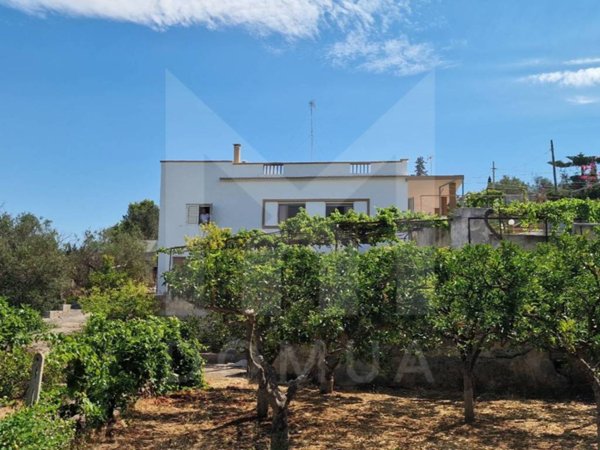 casa indipendente in vendita a Parabita