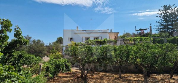 casa indipendente in vendita a Parabita