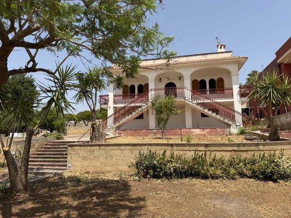casa indipendente in vendita a Parabita