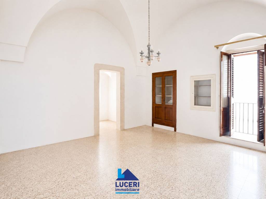 intera palazzina in vendita a Parabita