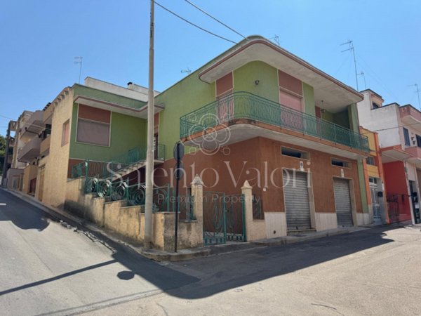 casa indipendente in vendita a Parabita