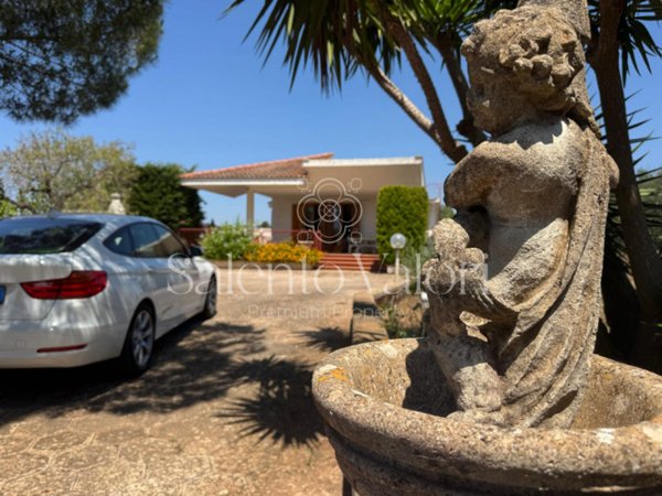 casa indipendente in vendita a Parabita