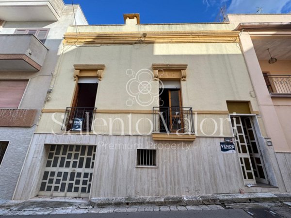 casa indipendente in vendita a Parabita