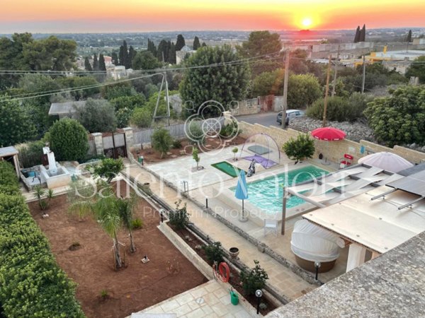 casa indipendente in vendita a Parabita