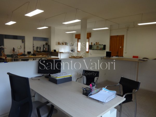locale commerciale in vendita a Parabita