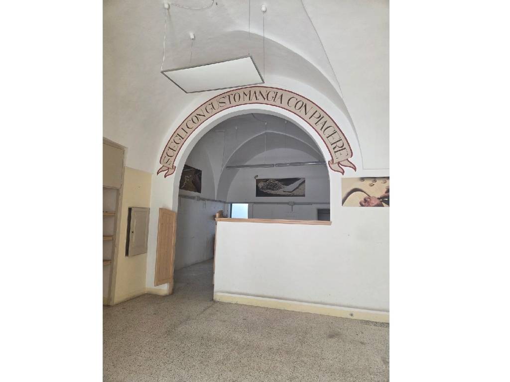 negozio in vendita a Parabita