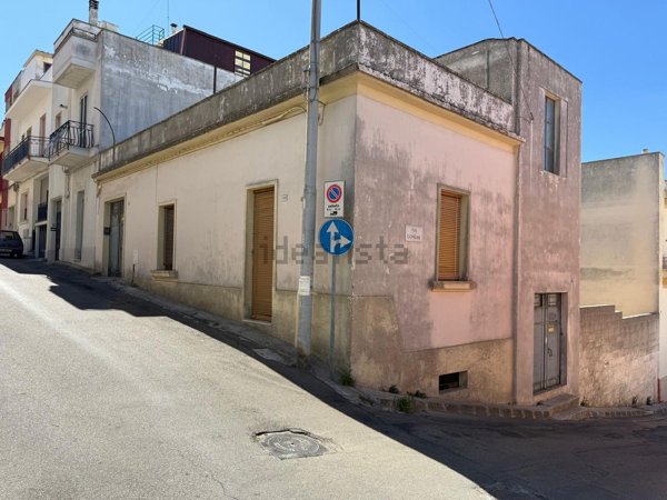 casa indipendente in vendita a Parabita