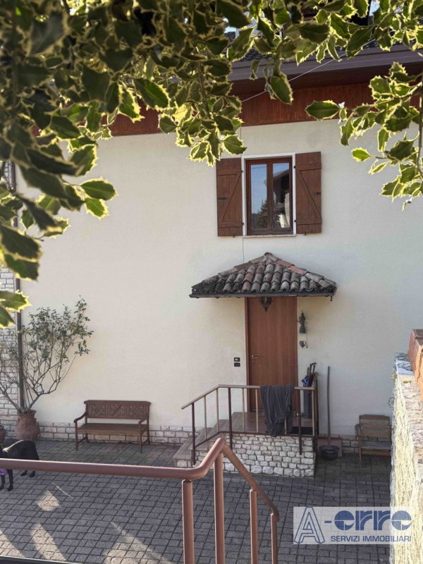 casa indipendente in vendita a Parabita