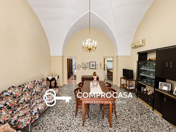 casa indipendente in vendita a Parabita