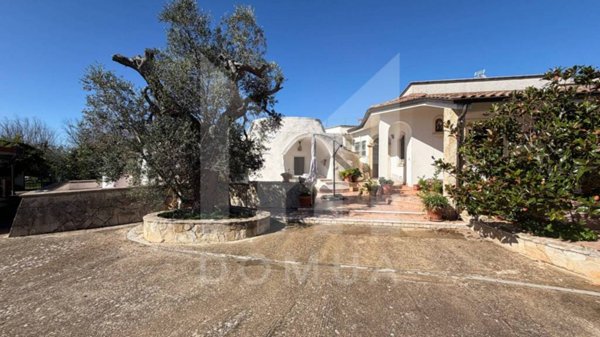 casa indipendente in vendita a Parabita