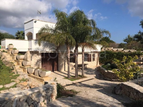 villa in vendita a Patù in zona Marina di San Gregorio
