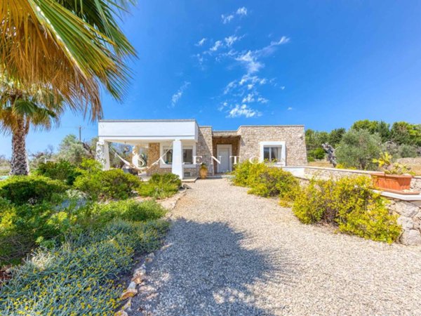 casa indipendente in vendita a Patù in zona Marina di San Gregorio