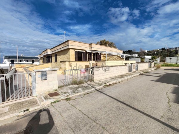 casa indipendente in vendita a Patù in zona Marina di San Gregorio