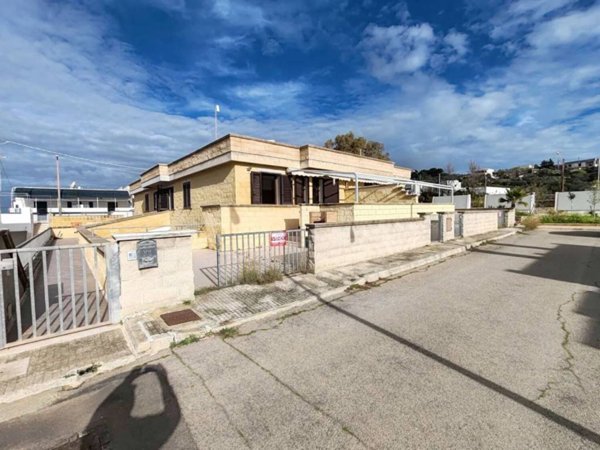 casa indipendente in vendita a Patù in zona Marina di San Gregorio