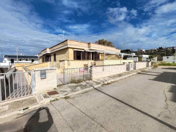 casa indipendente in vendita a Patù in zona Marina di San Gregorio