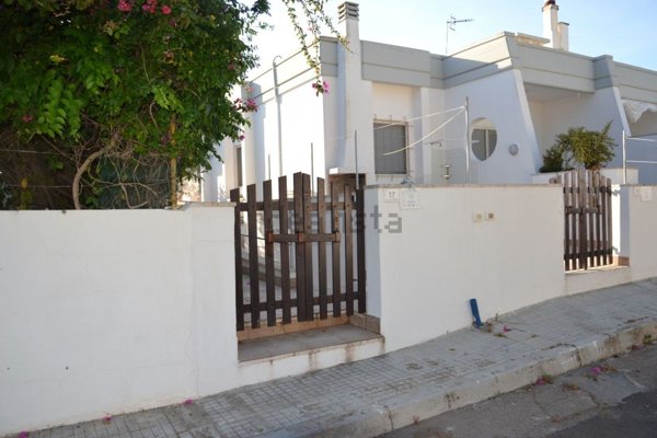 appartamento in vendita a Patù in zona Marina di San Gregorio