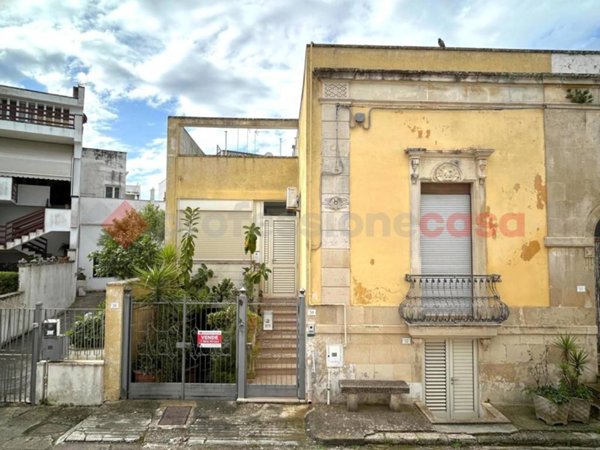 casa indipendente in vendita a Poggiardo