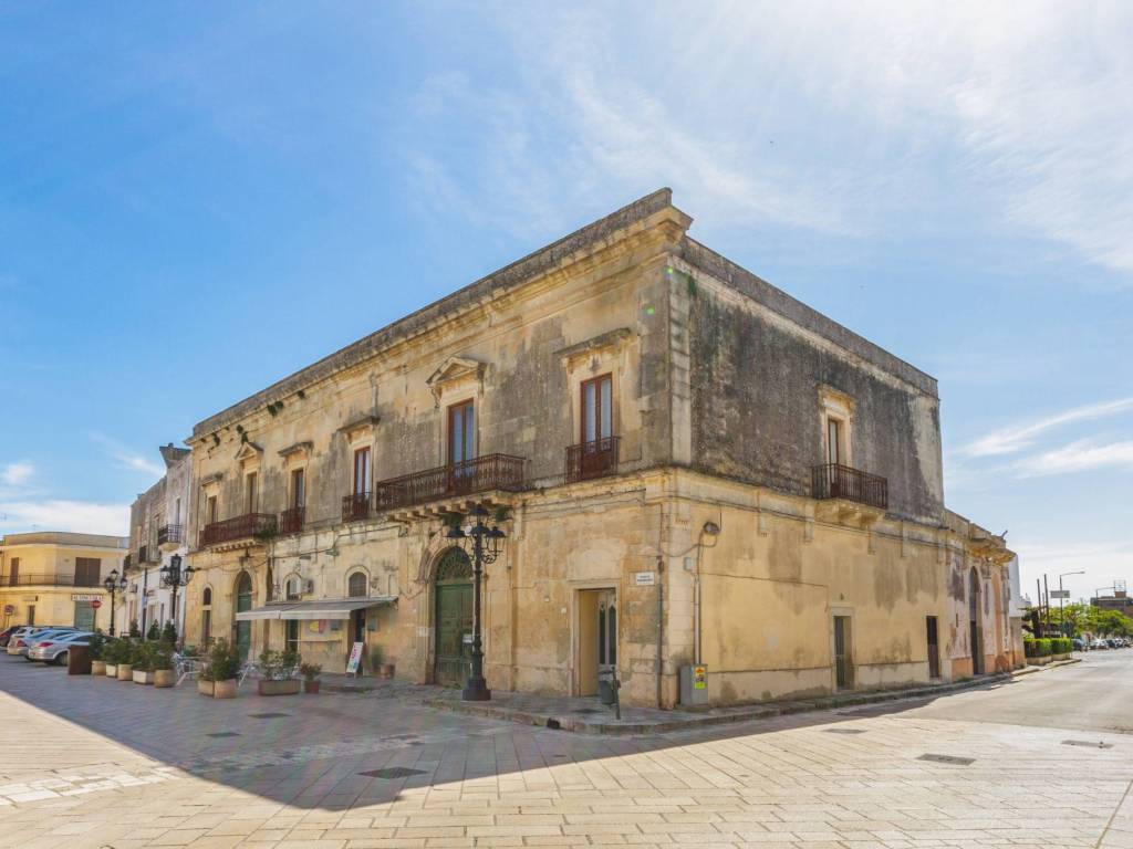 intera palazzina in vendita a Poggiardo