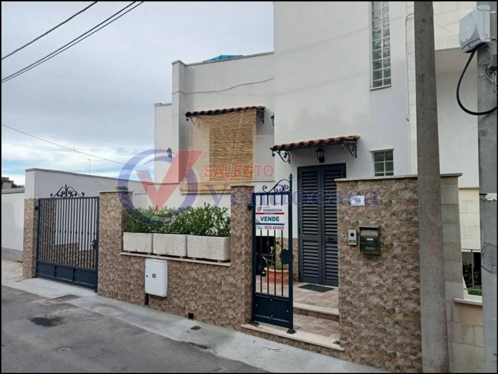 casa indipendente in vendita a Poggiardo