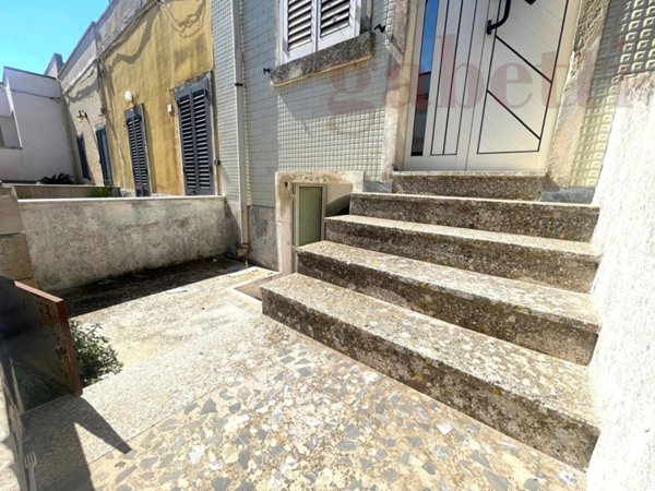 casa indipendente in vendita a Poggiardo