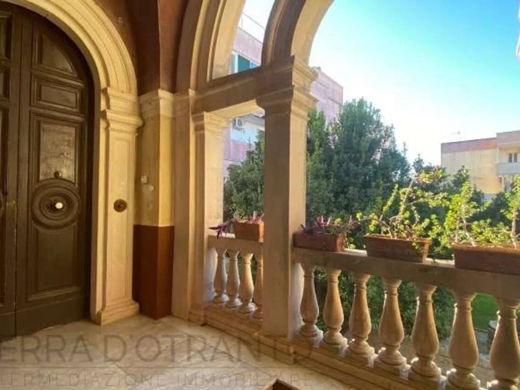 intera palazzina in vendita a Poggiardo